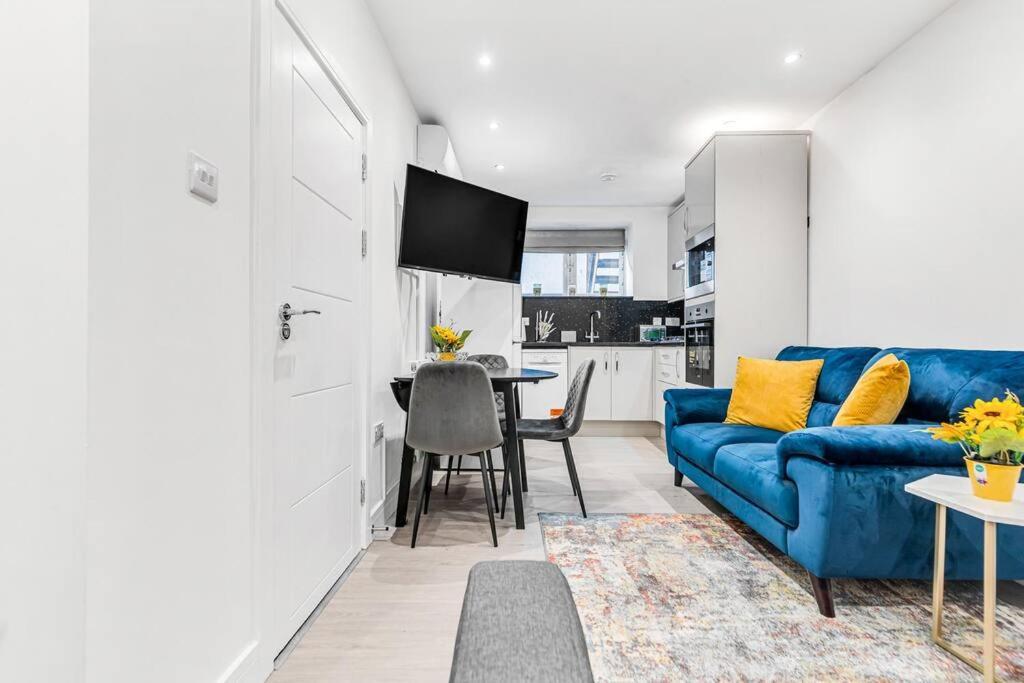 Luxstay Holland Park Apartment With Ac London Exterior photo