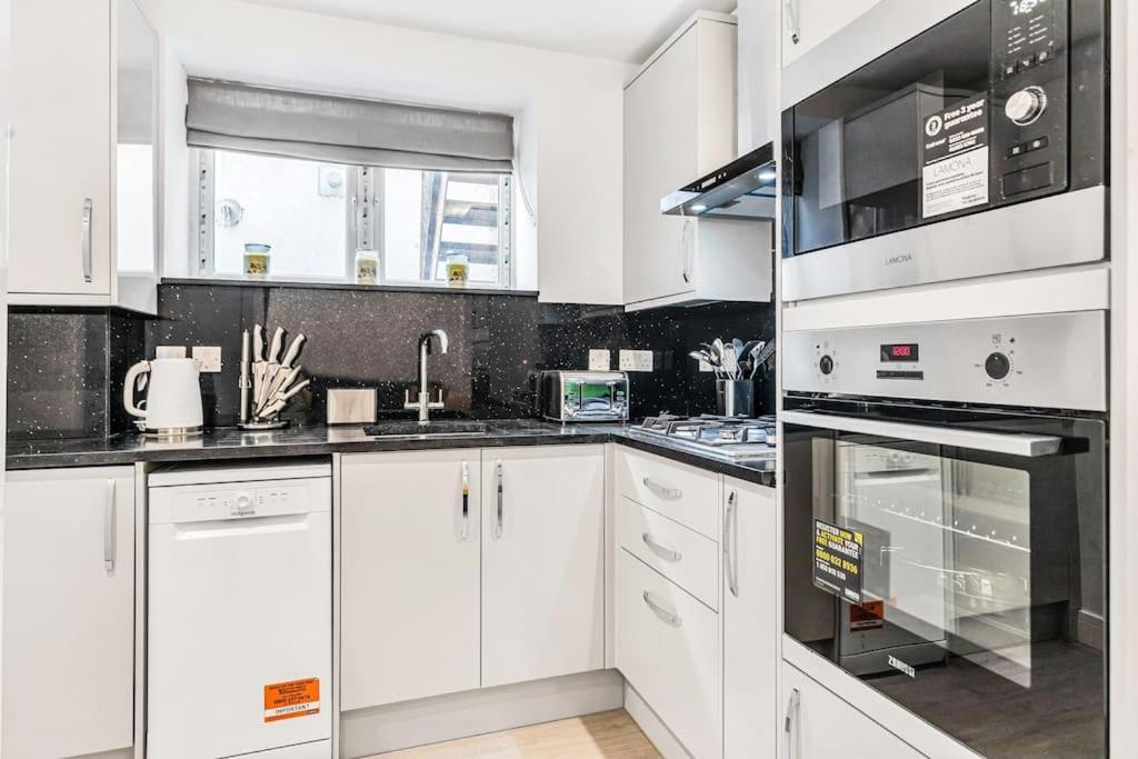 Luxstay Holland Park Apartment With Ac London Exterior photo
