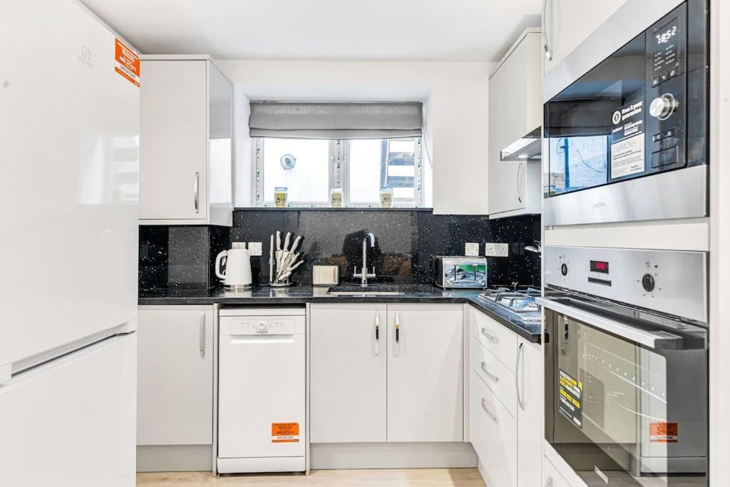 Luxstay Holland Park Apartment With Ac London Exterior photo